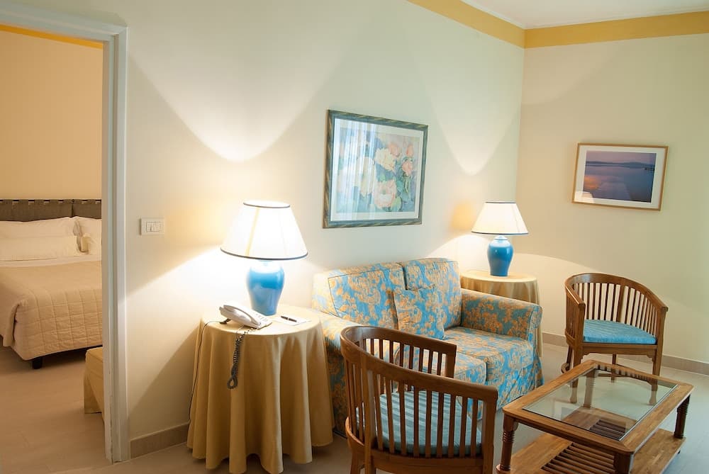 Sina Astor, Living Area