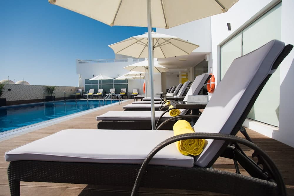 Centara Muscat Hotel Oman, Indoor/outdoor pool