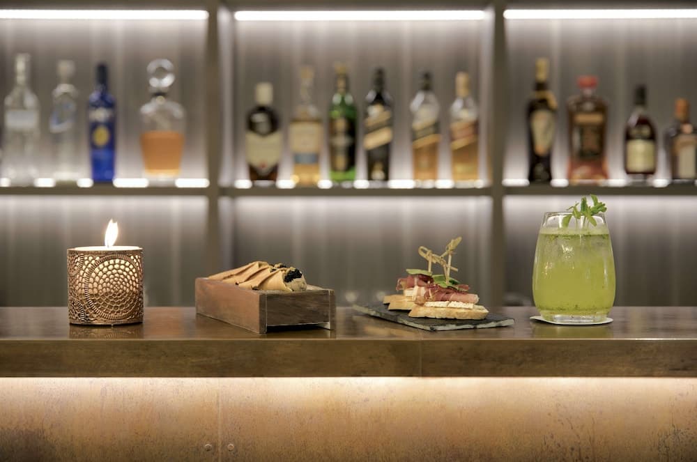 NH 9 de Julio ou Similar, Bar (on property)