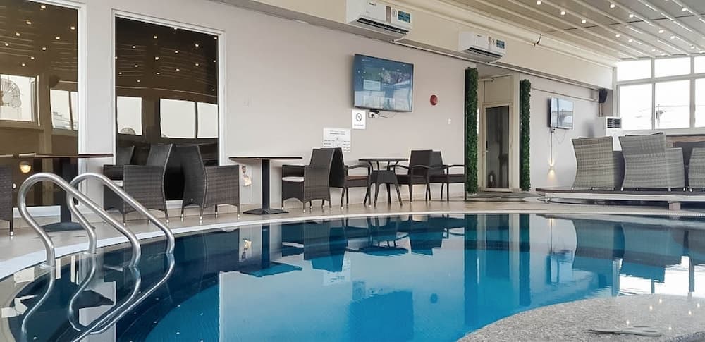 Lotus Grand Hotel, Pool