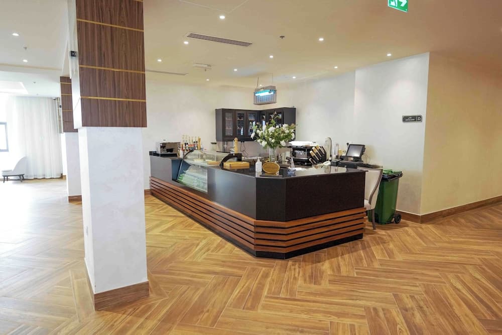 The Plaza Hotel and Resort, Restaurant