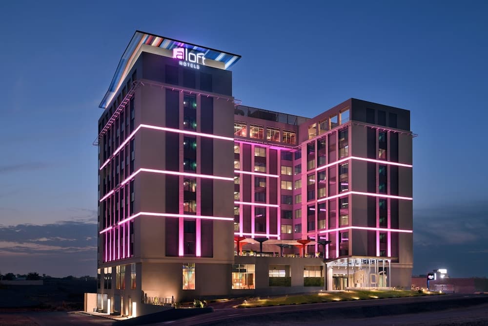 Aloft Muscat, Exterior