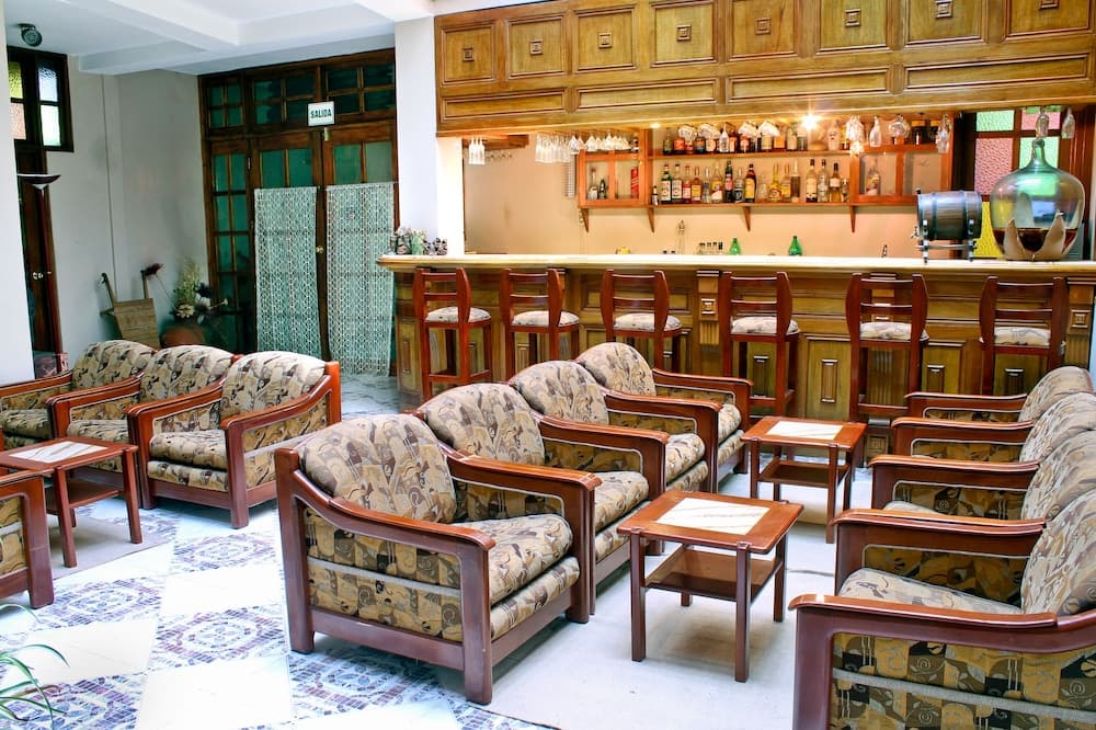 Qelqatani Hotel, Bar (on property)