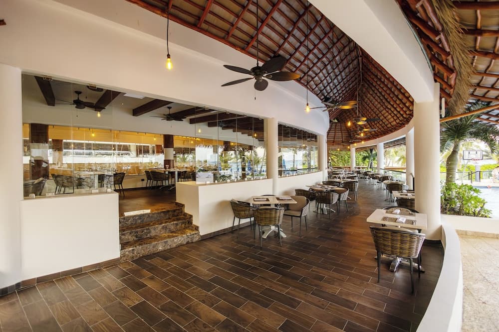 The Reef Playacar Beach Resort & Spa, Restaurant