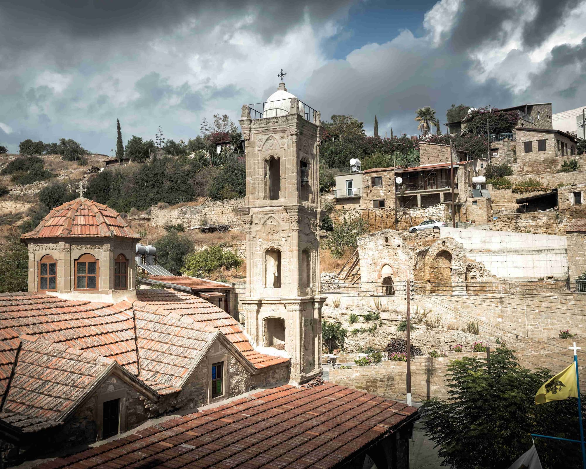 توشني, قبرص