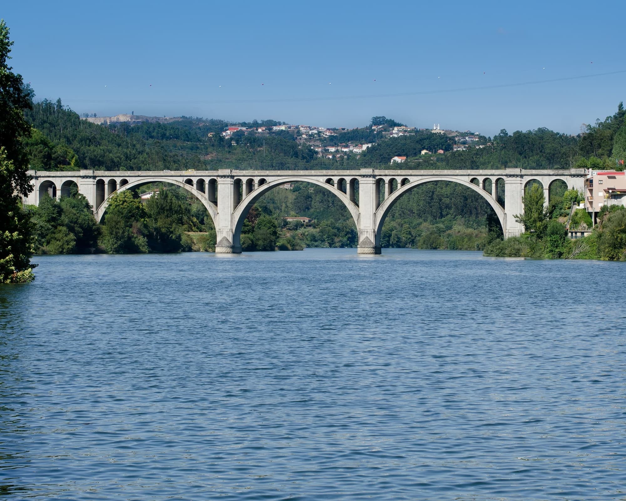 Entre os Rios, Portugal