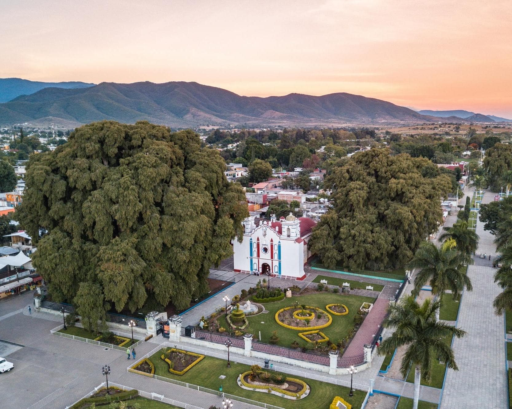 OAXACA Y SU FIESTA DE GUELAGUETZA CON VUELO 