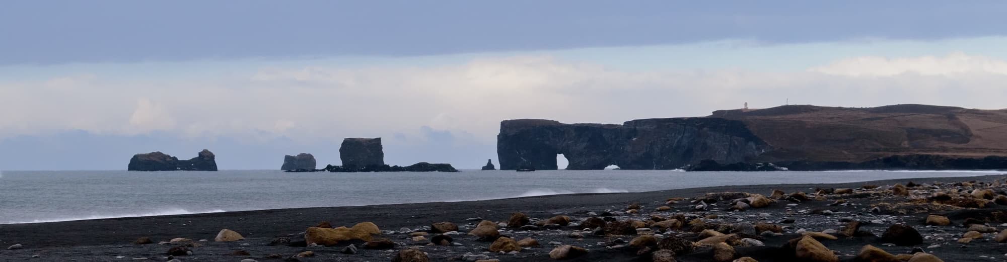 Дирхолаей, Исландия