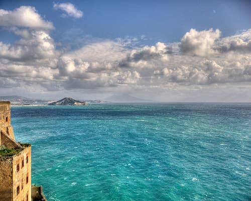 Isquia, el paraíso termal del Mediterráneo (desde otros orígenes en avión)