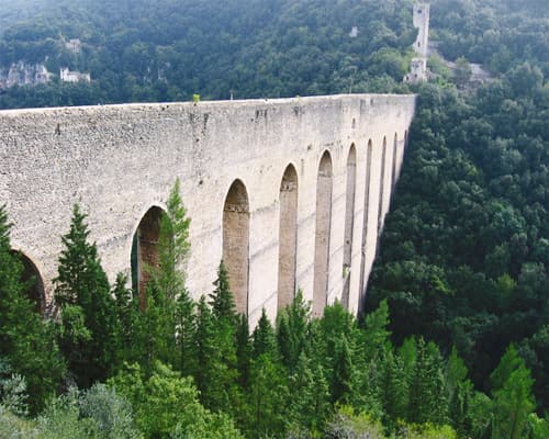 TOUR DELL’UMBRIA  IL TUO VIAGGIO NEL CUORE VERDE D’ITALIA 