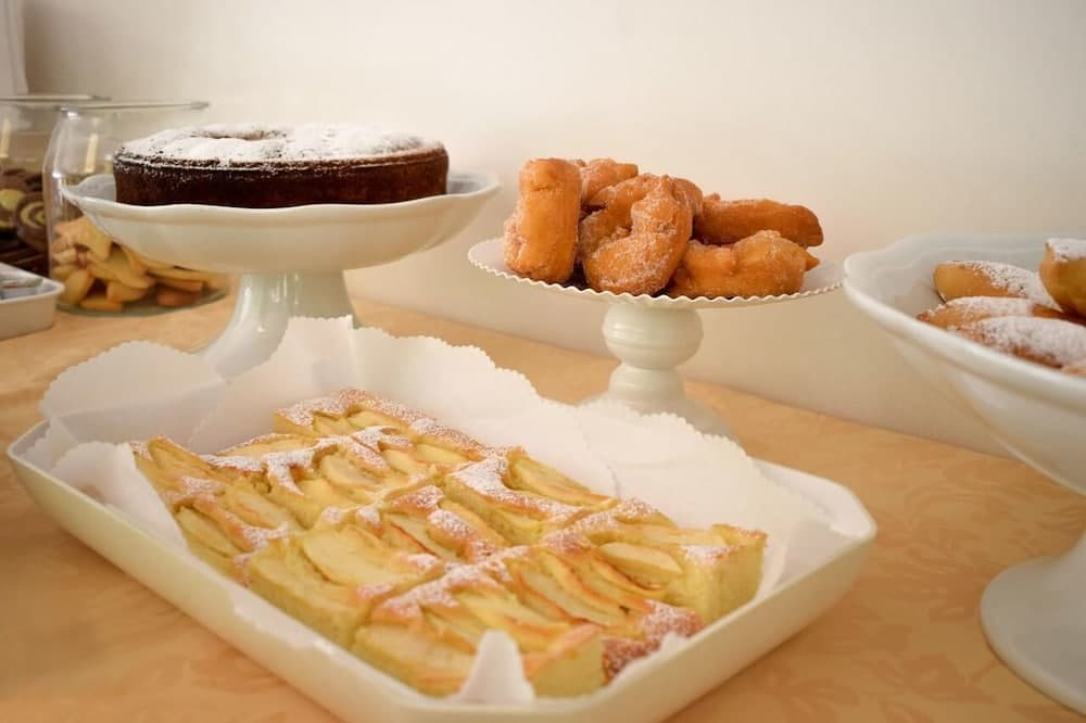 Hotel Ville De Paris, Breakfast buffet