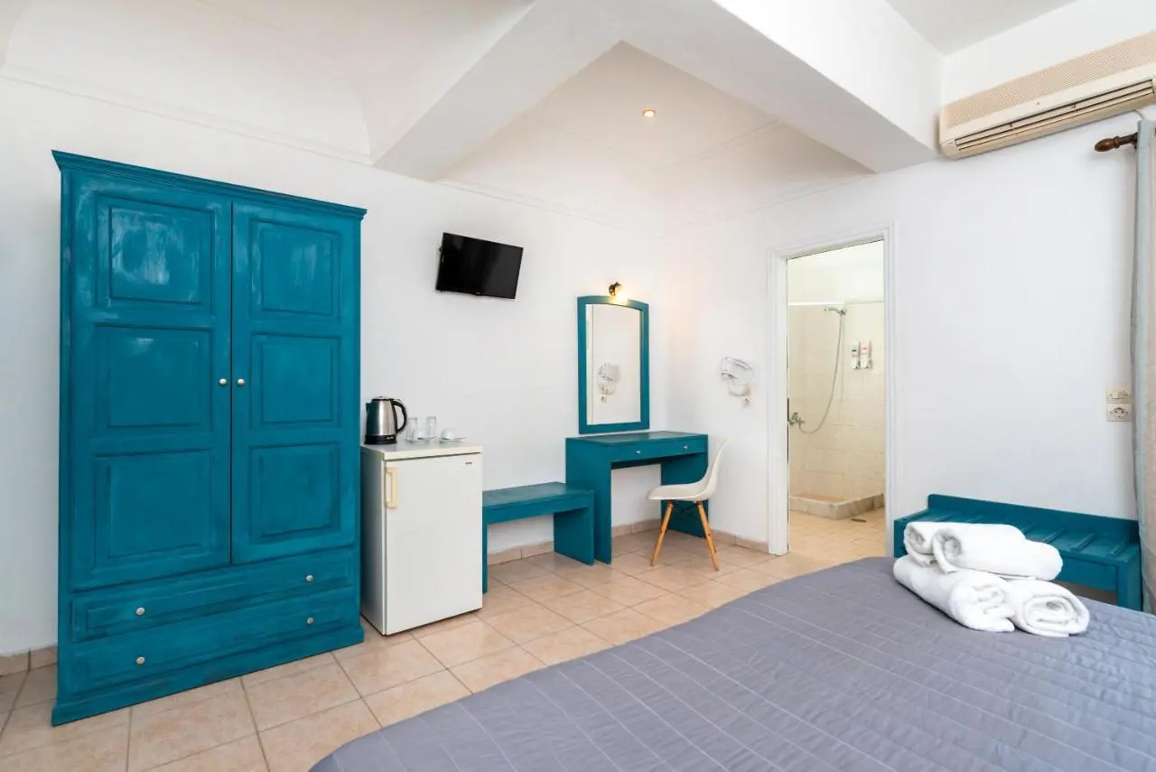 MAISTROS VILLAGE HOTEL SANTORI, 