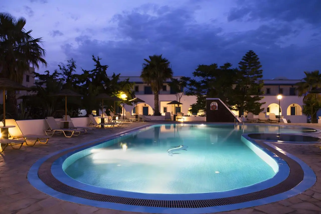 MAISTROS VILLAGE HOTEL SANTORI, 