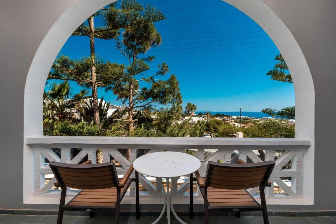 MAISTROS VILLAGE HOTEL SANTORI, 