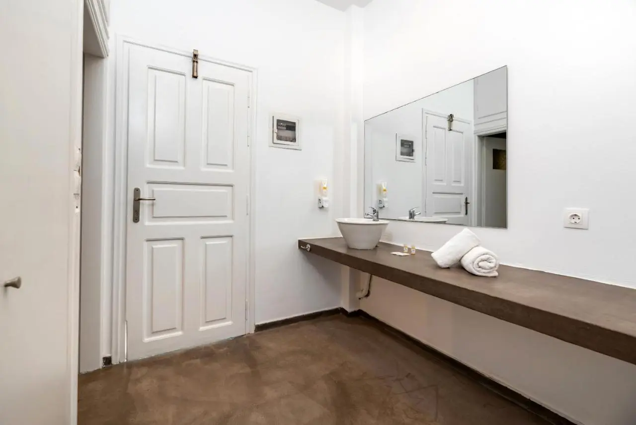 MAISTROS VILLAGE HOTEL SANTORI, 
