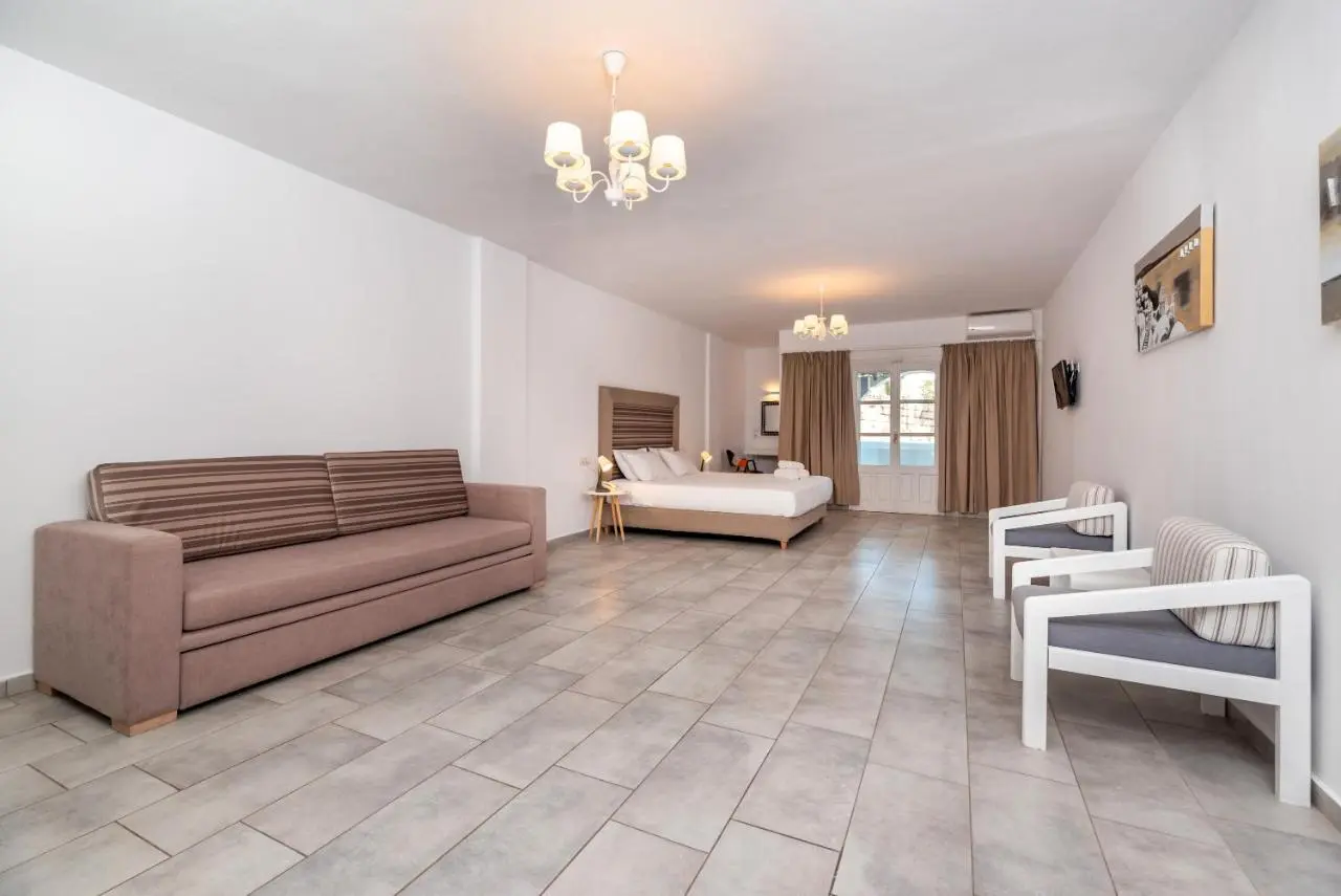 MAISTROS VILLAGE HOTEL SANTORI, 