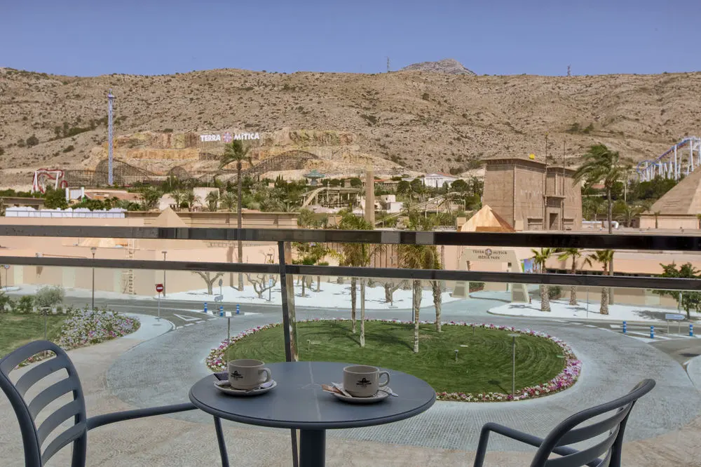 GRAND LUXOR, 