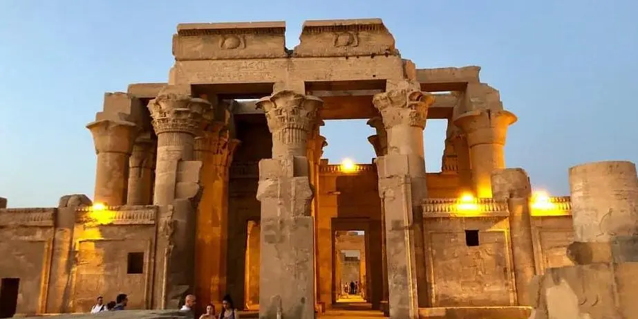 5	DIA CRUZEIRO - ASWAN – KOM OMBO – EDFU (CAFÉ, ALMOÇO, JANTAR)