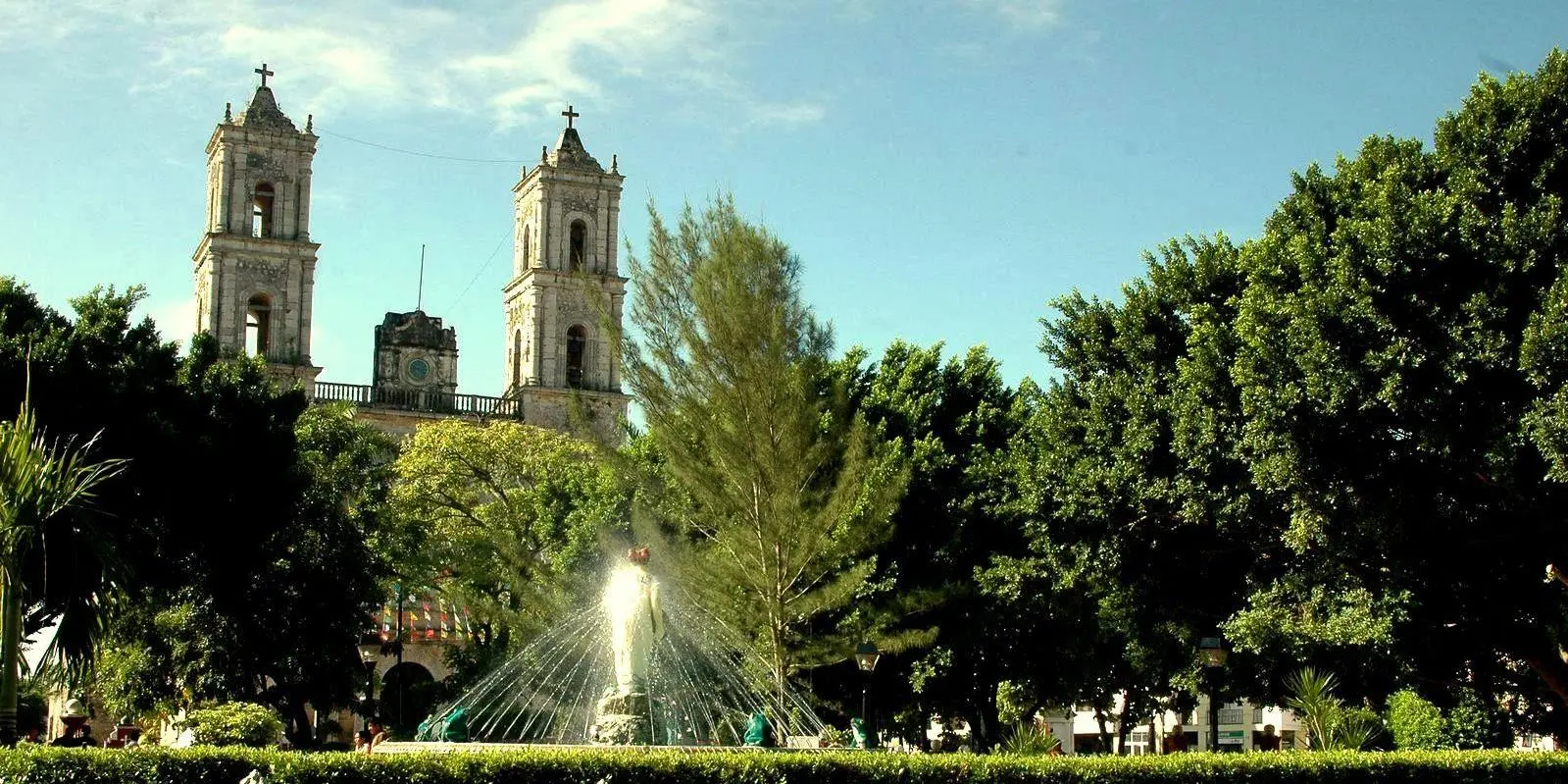 Walk through the city of Valladolid.