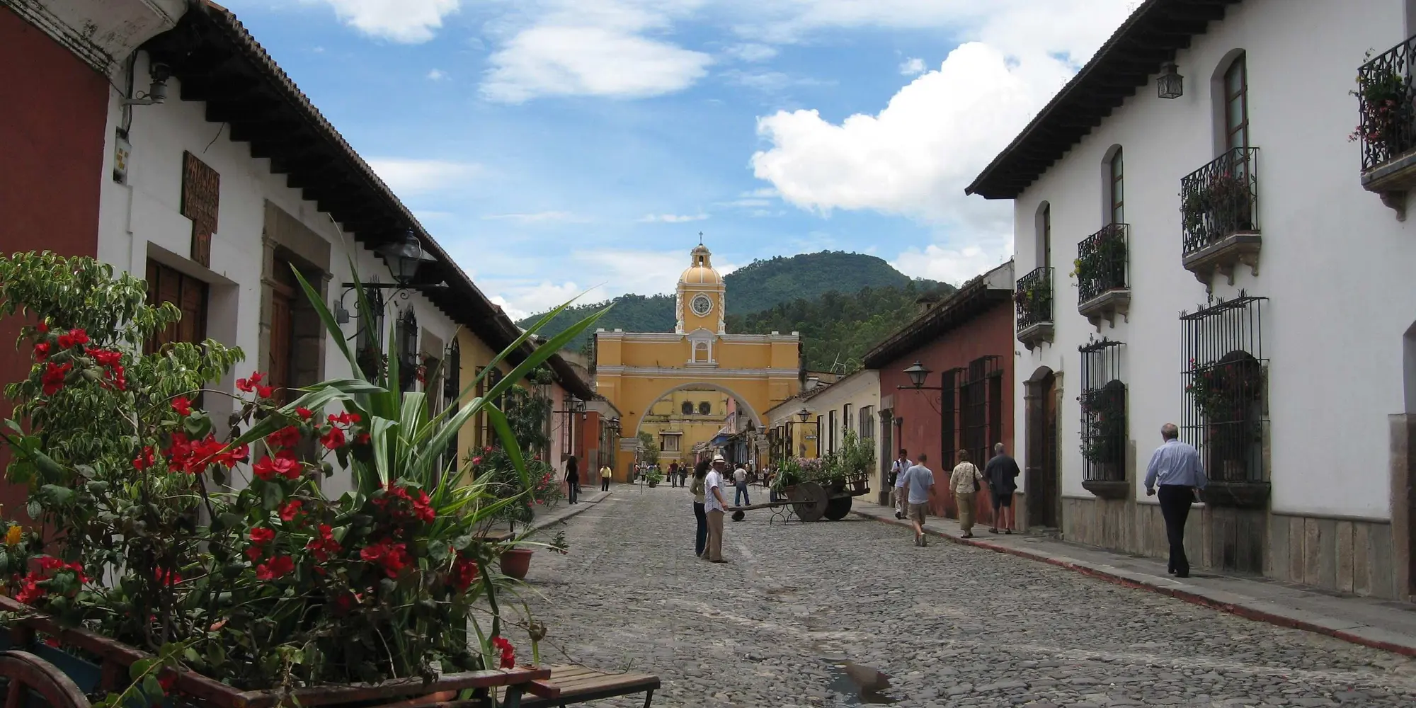 City of Antigua passing through Iximché archaeological zone.
