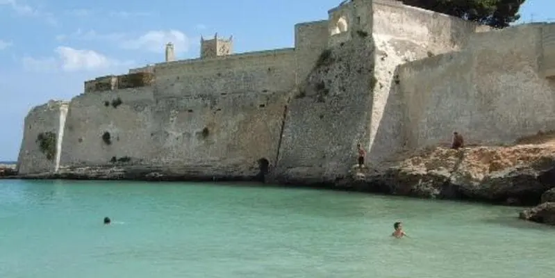 DAY 9 - MONDAY: LECCE -  MONOPOLI - NAPOLI 