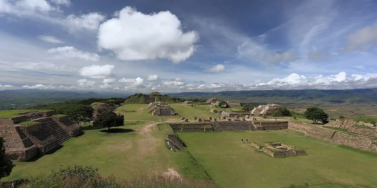 DÍA 4         (VIERNES)		OAXACA (MONTE ALBÁN + VISITA CIUDAD)