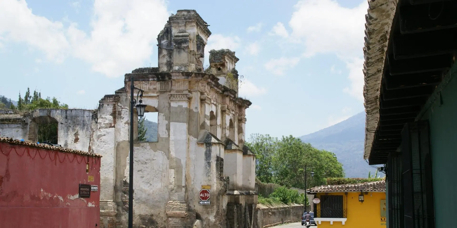 Rest and stay in the city of Antigua