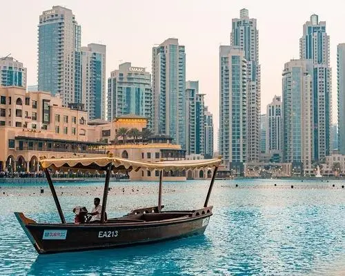 Dubai Downtown översätts till svenska som "Dubais centrum"., Förenade arabemiraten