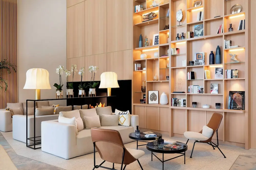 Riviera Marriott La Porte de Monaco, Lobby lounge