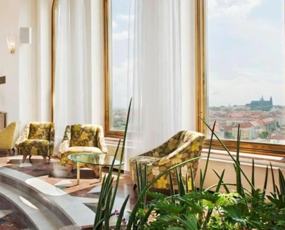 Grand Hotel International, Bar (on property)