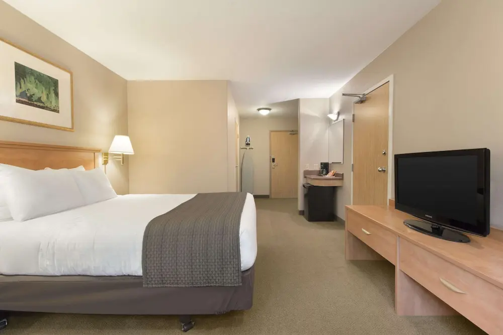 Days Inn & Suites by Wyndham Thunder Bay, Room