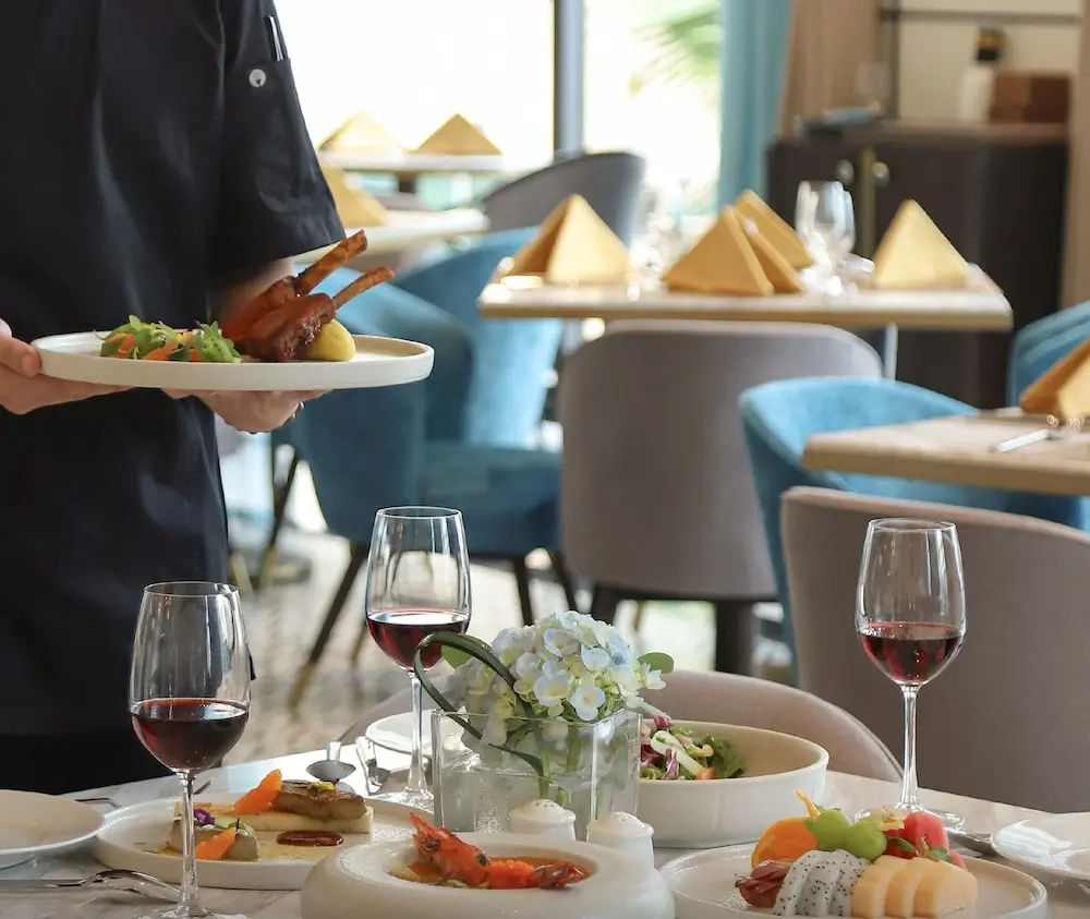 Charmant Suites a Boutique Hotel Can Tho, Food and drink