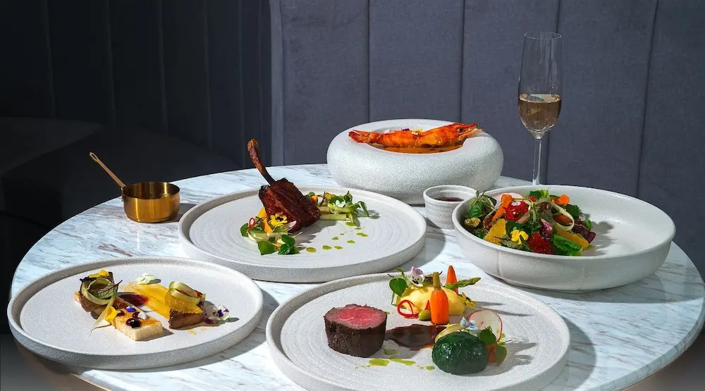 Charmant Suites a Boutique Hotel Can Tho, Food and drink