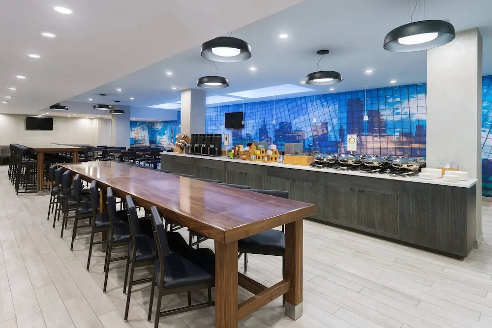 Fairfield Inn & Suites New York Manhattan / Central Park, Breakfast meal