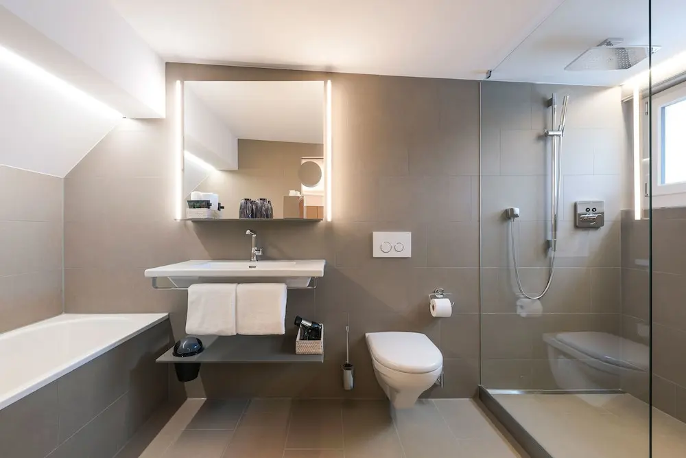 Hotel Savoy Bern, Bathroom