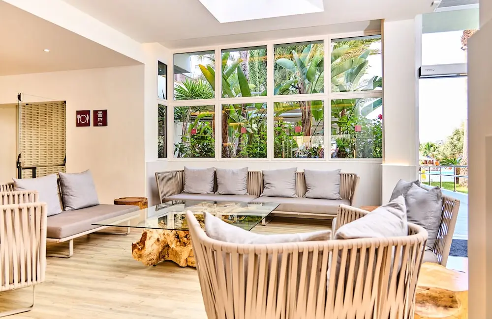 Leonardo Royal Ibiza Santa Eulalia, Lobby sitting area