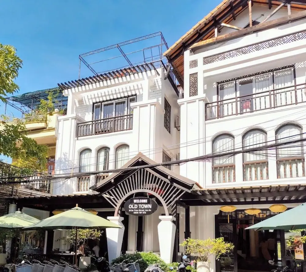 Welcome Old Town Hotel - Flyandbed.com