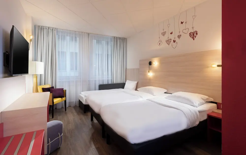 greet Berlin Alexanderplatz, Room