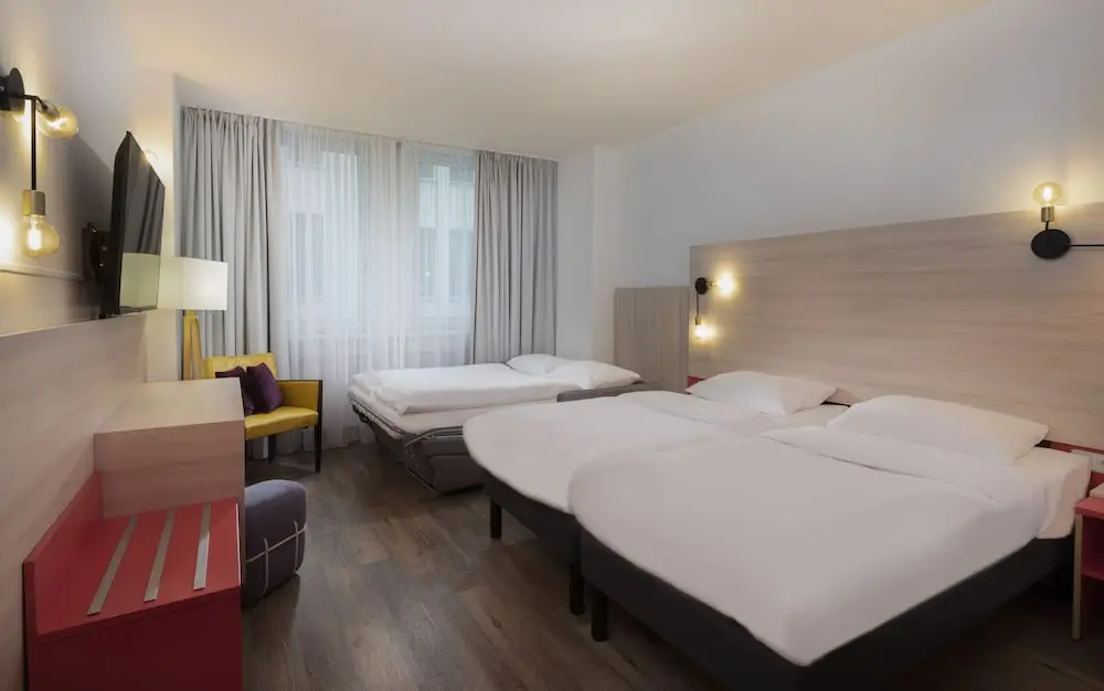 greet Berlin Alexanderplatz, Room