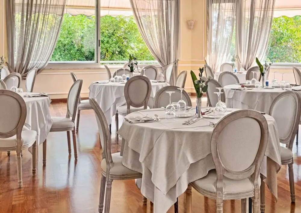 Hotel Paradiso, Restaurant