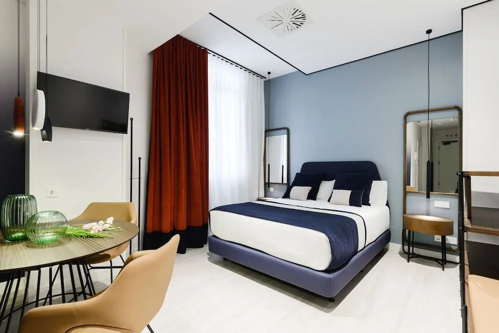 SmartRental Collection Gran Via Centric, Room