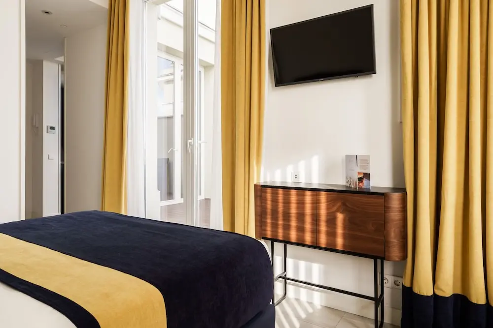 SmartRental Collection Gran Via Centric, Room