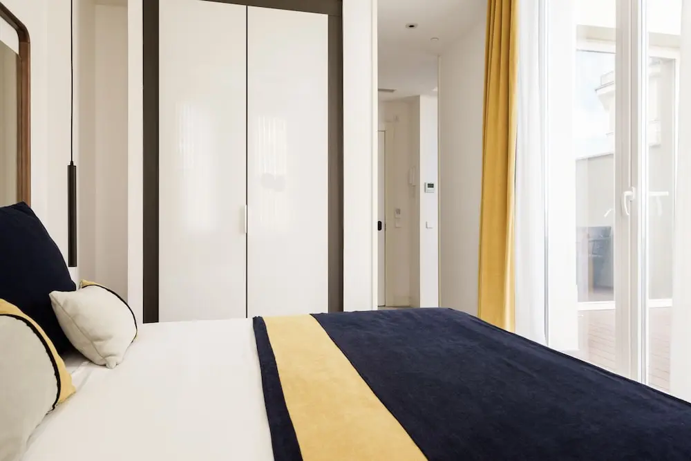 SmartRental Collection Gran Via Centric, Room