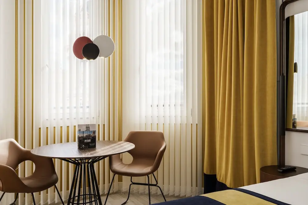 SmartRental Collection Gran Via Centric, Room