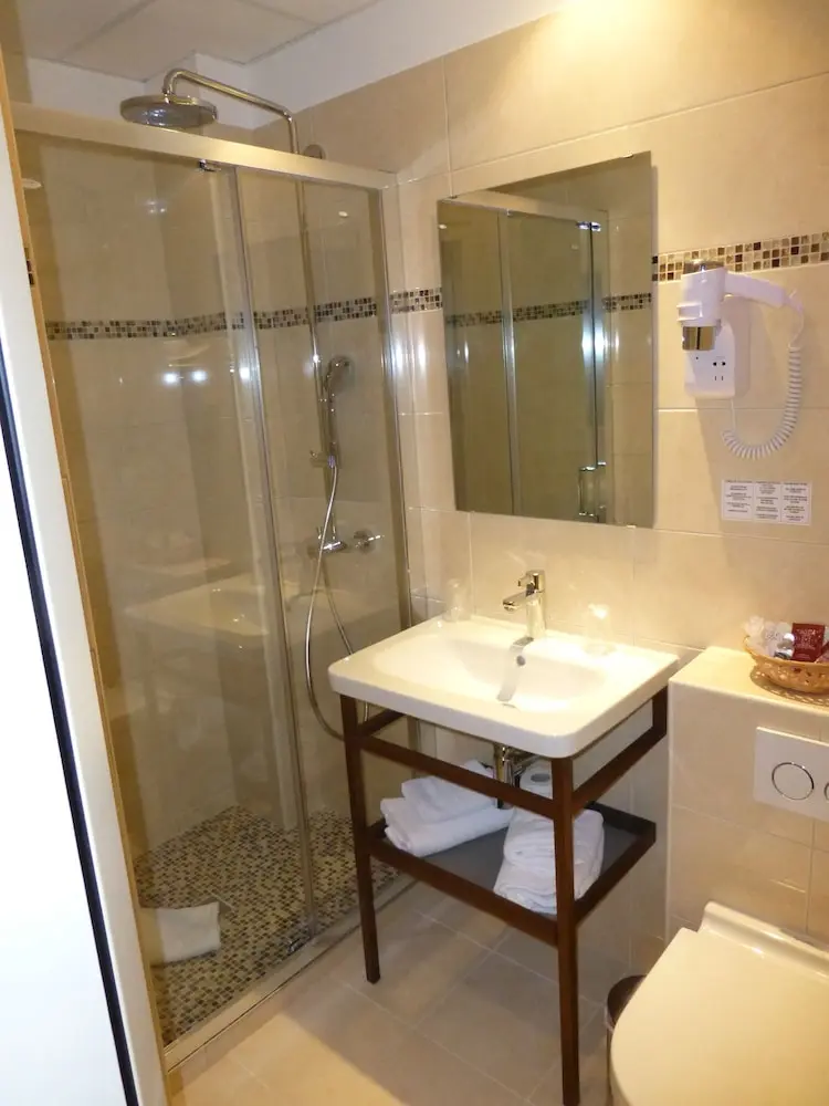 Hotel Capitole, Bathroom