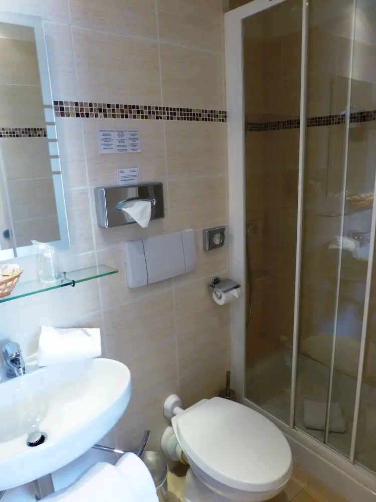 Hotel Capitole, Bathroom