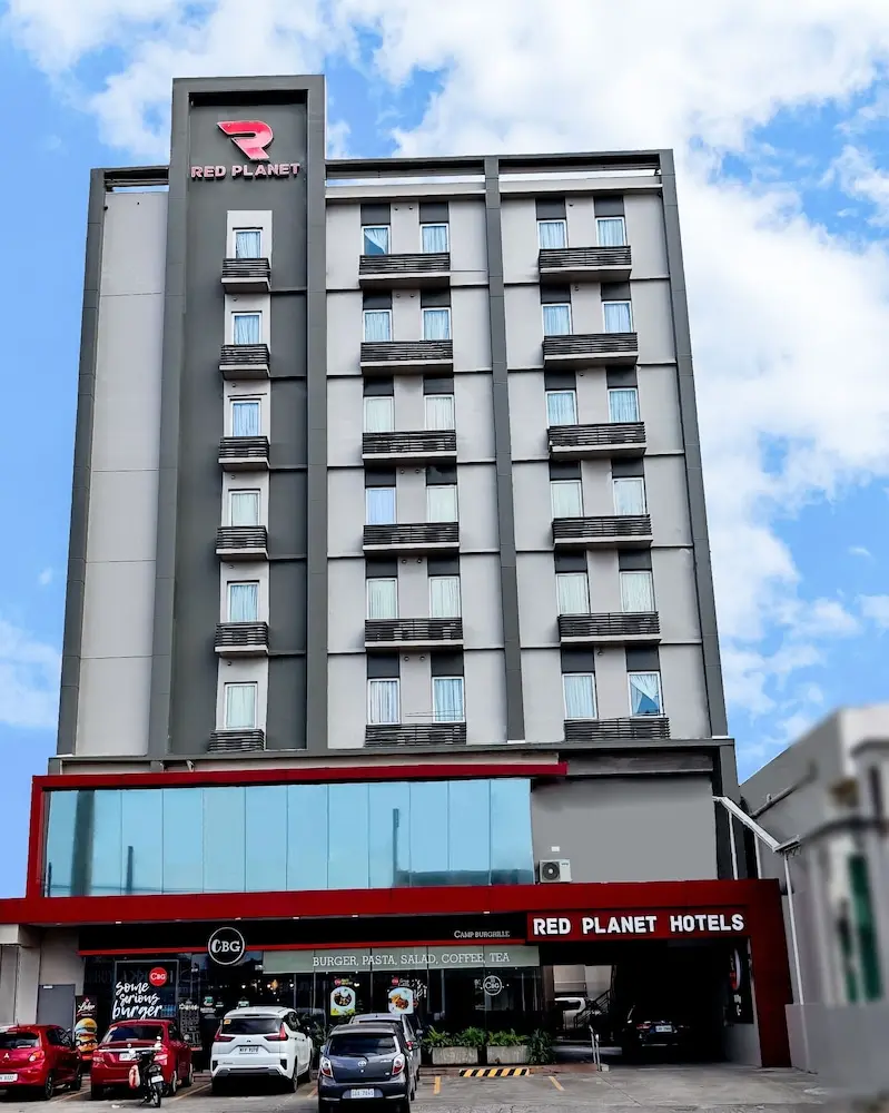 Red Planet Davao, Exterior