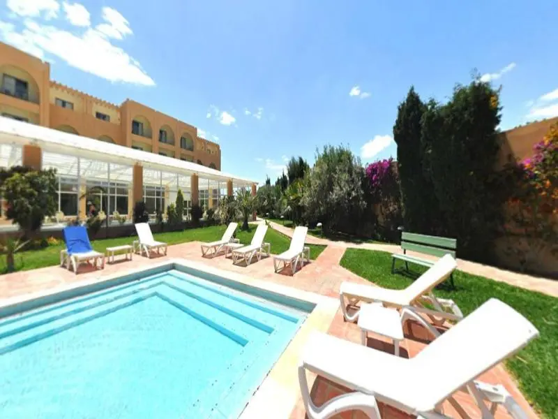 Alhambra Thalasso, Pool