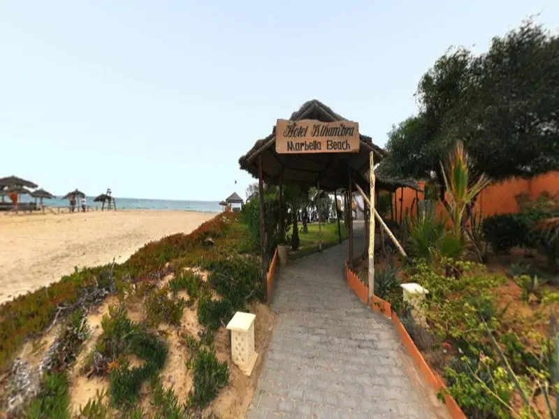 Alhambra Thalasso, Beach