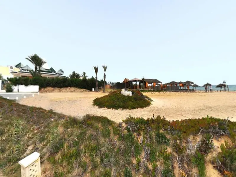 Alhambra Thalasso, Beach